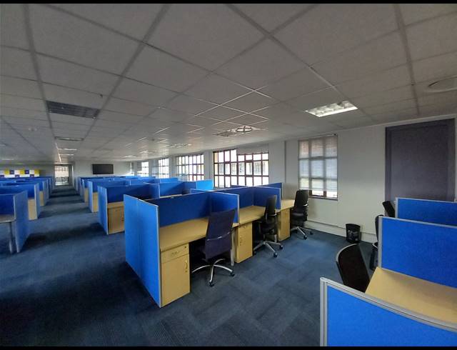 1,990M² OFFICE TO LET IN BRYANSTON